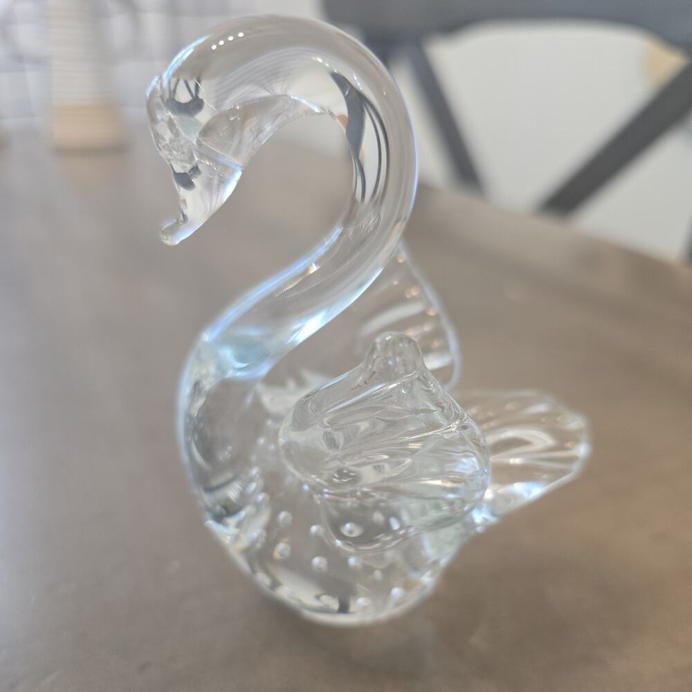 Vintage GLASS SWAN Clear w/ Controlled Bubbles Art Glass Swan Bird Figurine 4"